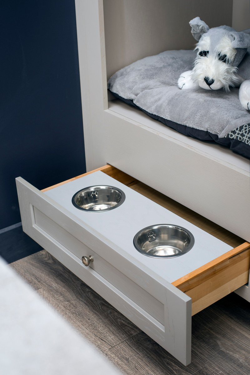 WellbornCabinet's tweet image. A4: Don&apos;t forget to add a section for your pet! Is a kitchen even done without a spot for them? #KBtribechat