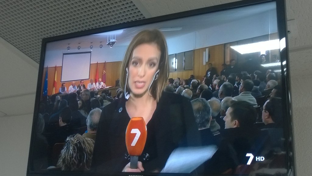 ALEJOJesusLucas's tweet photo. La compañera @RocioPardoOrtiz informando en directo en Cieza por daños de heladas @La7Noticias @La7_tv @COAGIRMurcia https://t.co/ooEKHOeR4R
