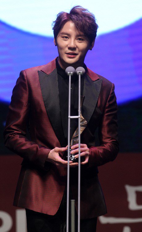 dongbangdata's tweet photo. [TRANS] 160219 [edaily Culture Awards] Kim Junsu, “We’ll Work Hard To Create Even… https://t.co/2rRLb0AaSg https://t.co/SIgKEh58fK