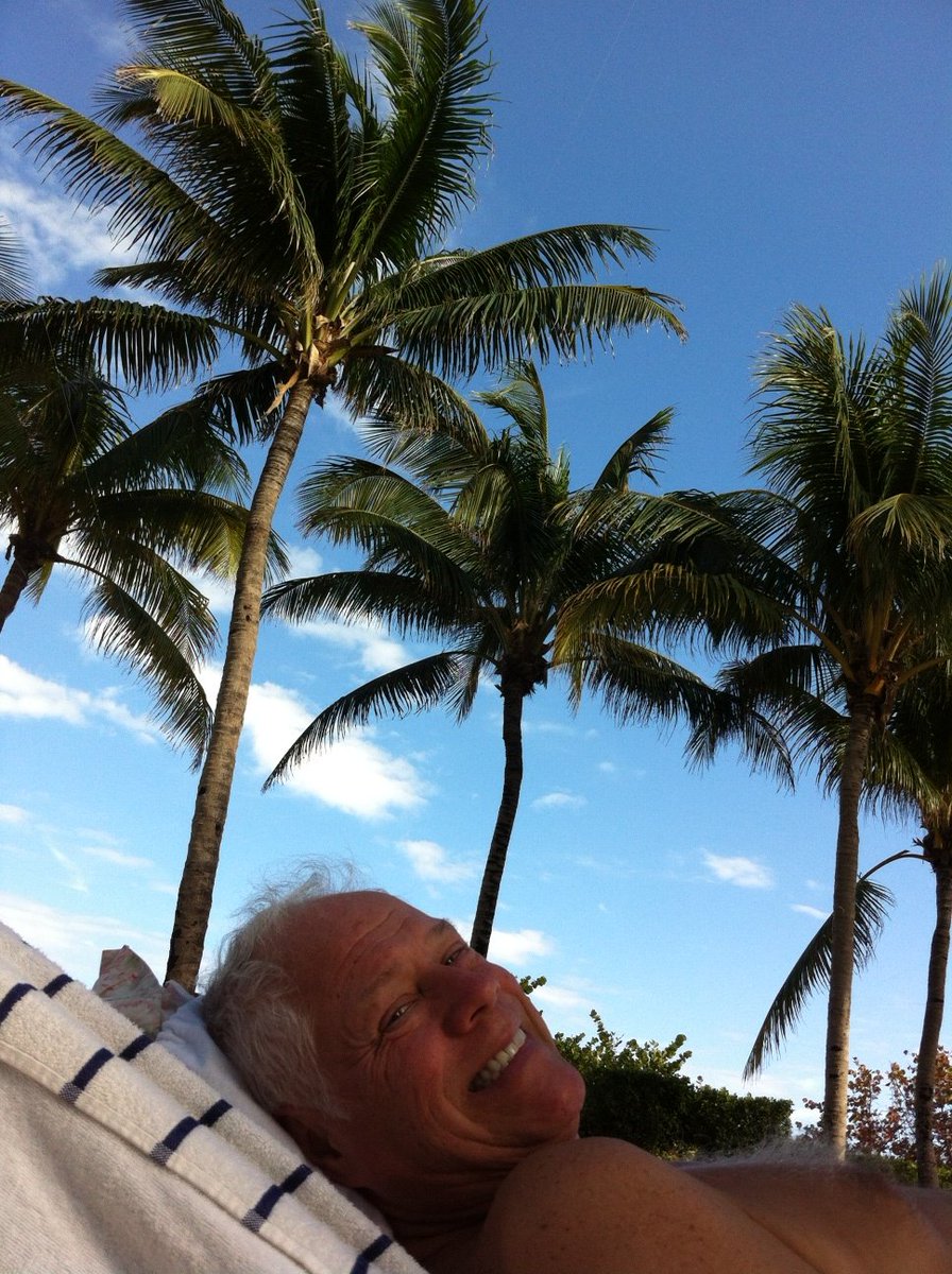 CandidCandace's tweet photo. I can't get this image out of my head on this cold, snowy day. #Sigh, #NeedPalmTrees https://t.co/FeveSzzEAT