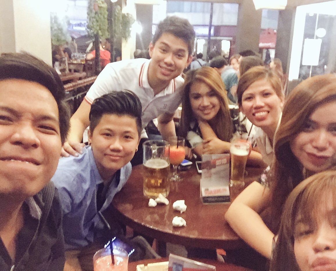 deaseniero's tweet photo. G'night π @hiromotmot @PeterRicoWong @leonamartin @giannuy @neginoble #AtePat https://t.co/GxuZbhL5Jh