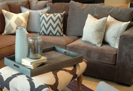 ciisolutions's tweet image. Home make over 101: Throw pillows! Make your house over, in under five minutes. #FaithProperties #AZ #HomeStaging