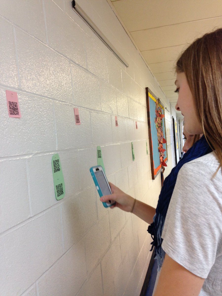 MrsFutchMath's tweet photo. Students fact check Giantburger by gathering data off QR codes. @TheRugbyRaider #worthwhiletask @IllustrateMath https://t.co/rJmMRnZnv6