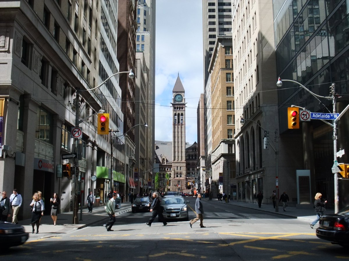 UofGAlumni's tweet photo. #UofG BUSINESS ALUMNI: Save the Date for the 3rd Annual Gryphons on Bay Street to be held in DT Toronto May 12th! https://t.co/Xr9cK3Q3VU