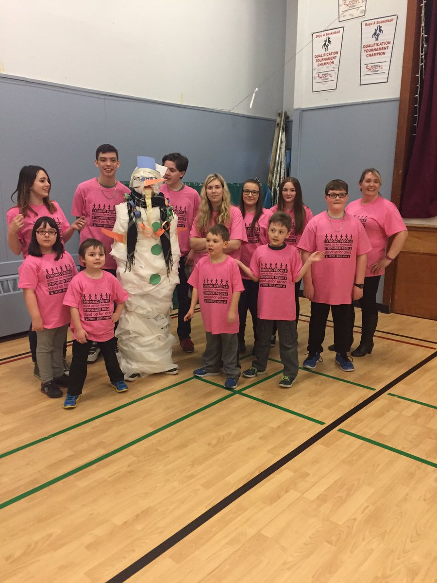 Do you wanna build a snowman? <a href="/NLESDCA/">NLESD</a> #pinkt-shirtday #antibullyingday2016 #workingtogether