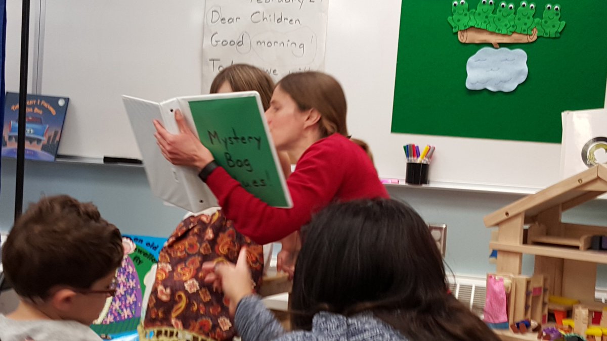 BaywoodBears's tweet photo. Preschoolers share mystery clues with each other! # sand dollar #itsround #startswiths #fromthebeach https://t.co/tNh6vAIvc2
