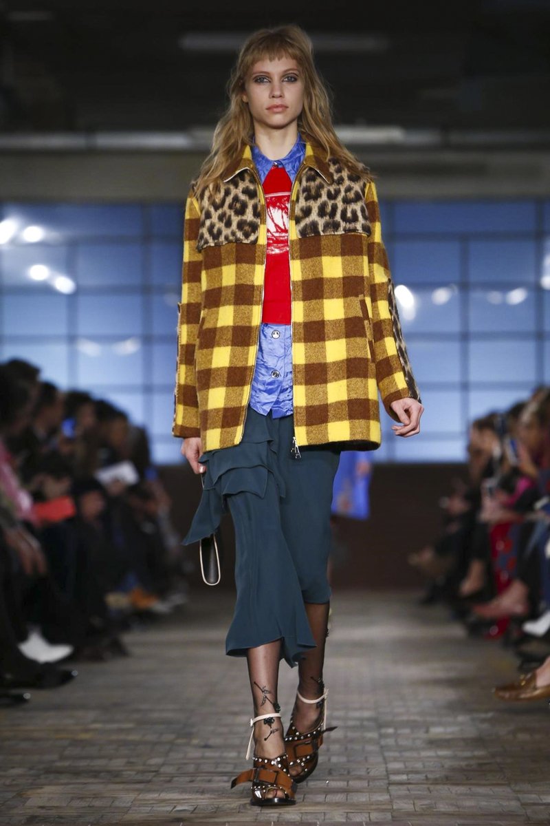 NewYorkModels's tweet photo. #MFW Day 1: #LauraSchellenberg for @NUMEROVENTUNO FW16 https://t.co/A62Wk3tLgR