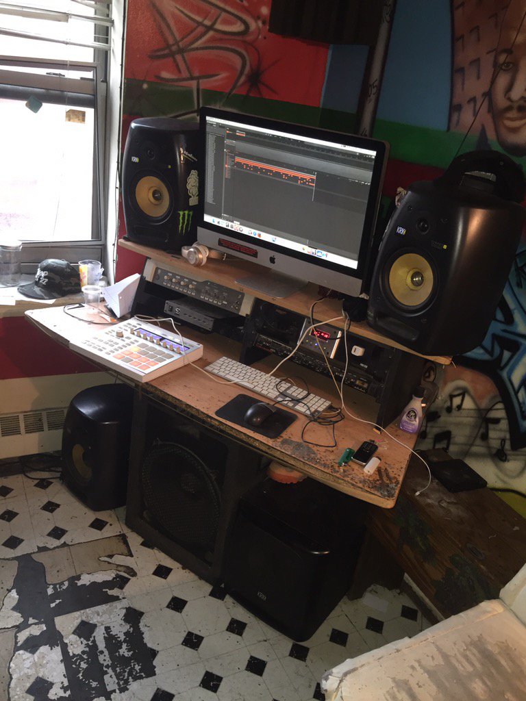 JayPrezi's tweet photo. Booth , Blue Mic , Logic Pro , Smoke Friendly $25/Hr #Studio405 #ForTheLove https://t.co/fY83A8Jdjm