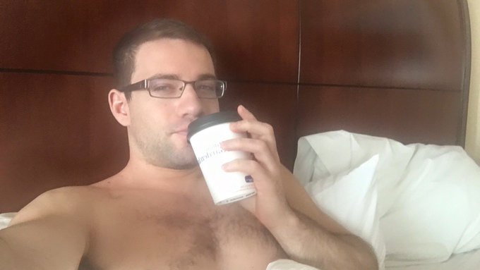 Coffee in bed anyone? #gayporn #pornstar #glasses https://t.co/qb3vD1NHQY