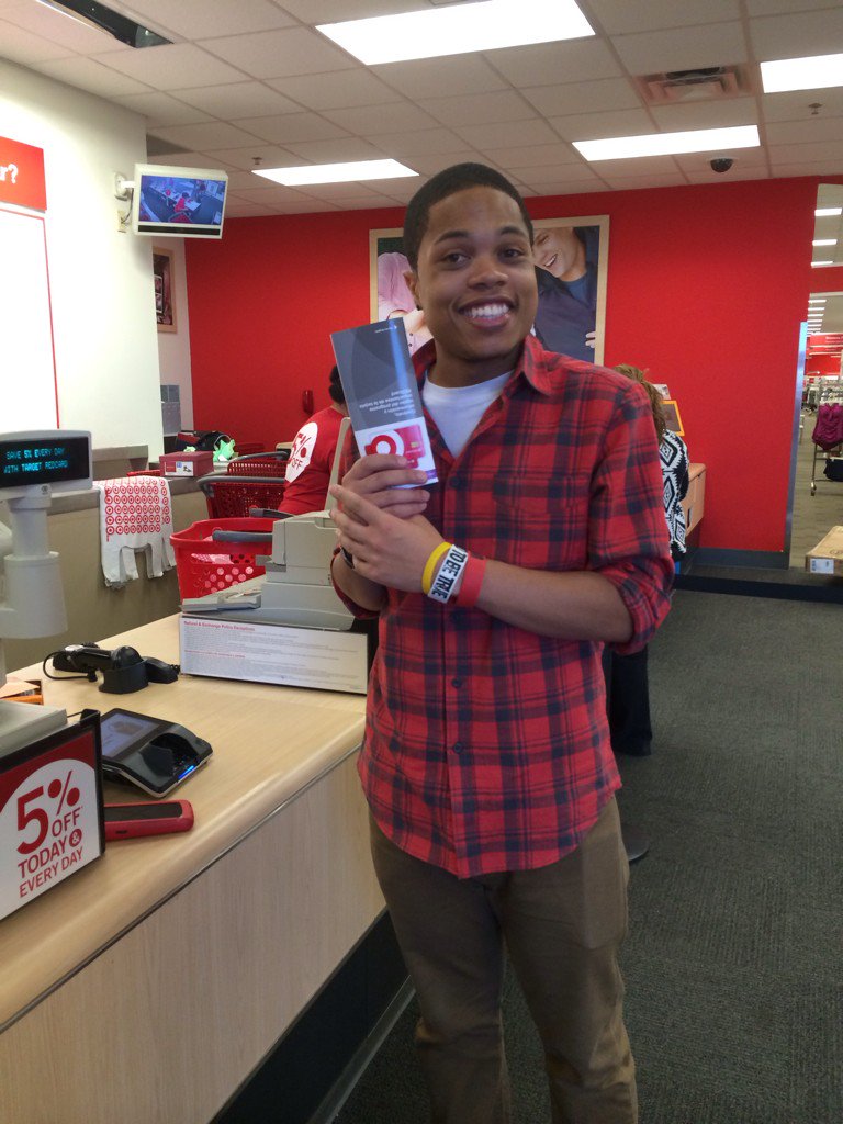 Way to go! Signed Off Team Lead Sean helped a guest save 5%! #lovethisguy #amazingsean #happyelizabeth