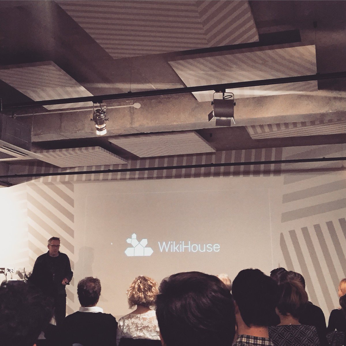 Julien_Vai's tweet photo. Good memories listening to @davidsx00 #meetthemakers @DrugstoreLondon #tb #ldf2014 @L_D_F @AlastairParvin @j_taws https://t.co/dXISGA3AkD
