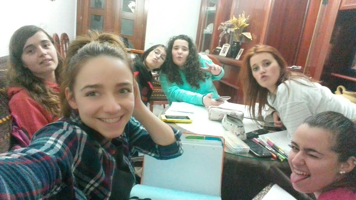 Virginiade20's tweet photo. Las tardes estudiando así son más amenas!!! Vamos a por empresas!!! #rectafinal #apsd2016 https://t.co/sIThz7qRBD