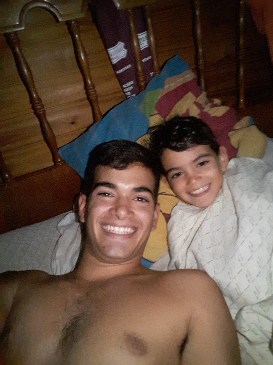 janorubioo's tweet photo. Cuidando al enfermitoo! Pobre enano tremendo calor y el cagado de frio #Fiebre https://t.co/IyllXwWr3S