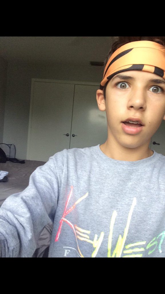 brendaa________'s tweet photo. @itsMarioSelman Damn Mariooo ^my expression be like 😂💕 https://t.co/YKGMwM3FHs