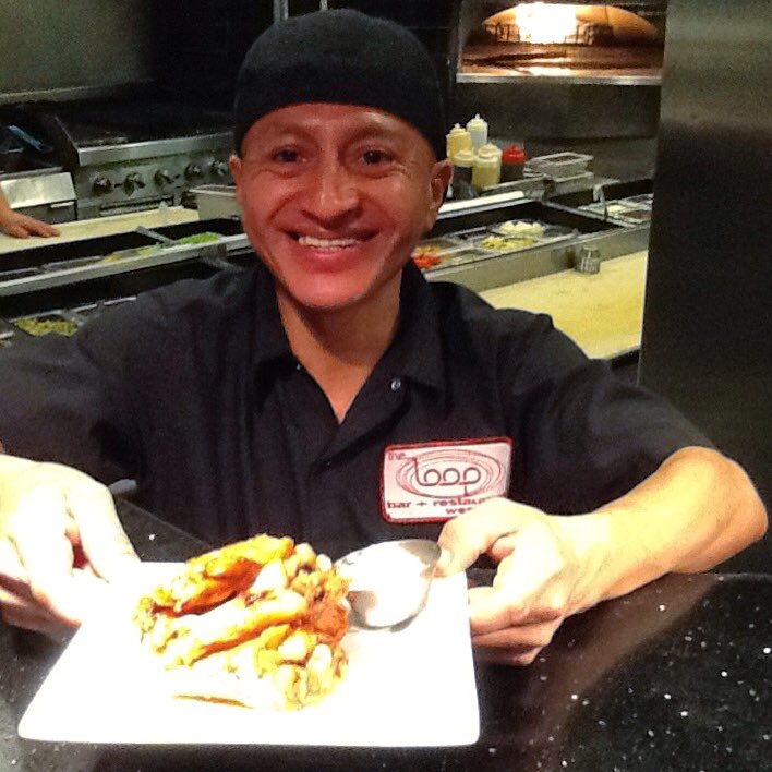 LoopMpls's tweet photo. Tony is very excited about our new special! #40centwingwednesday #northloop #letsgetloopy https://t.co/jyBElQocbq