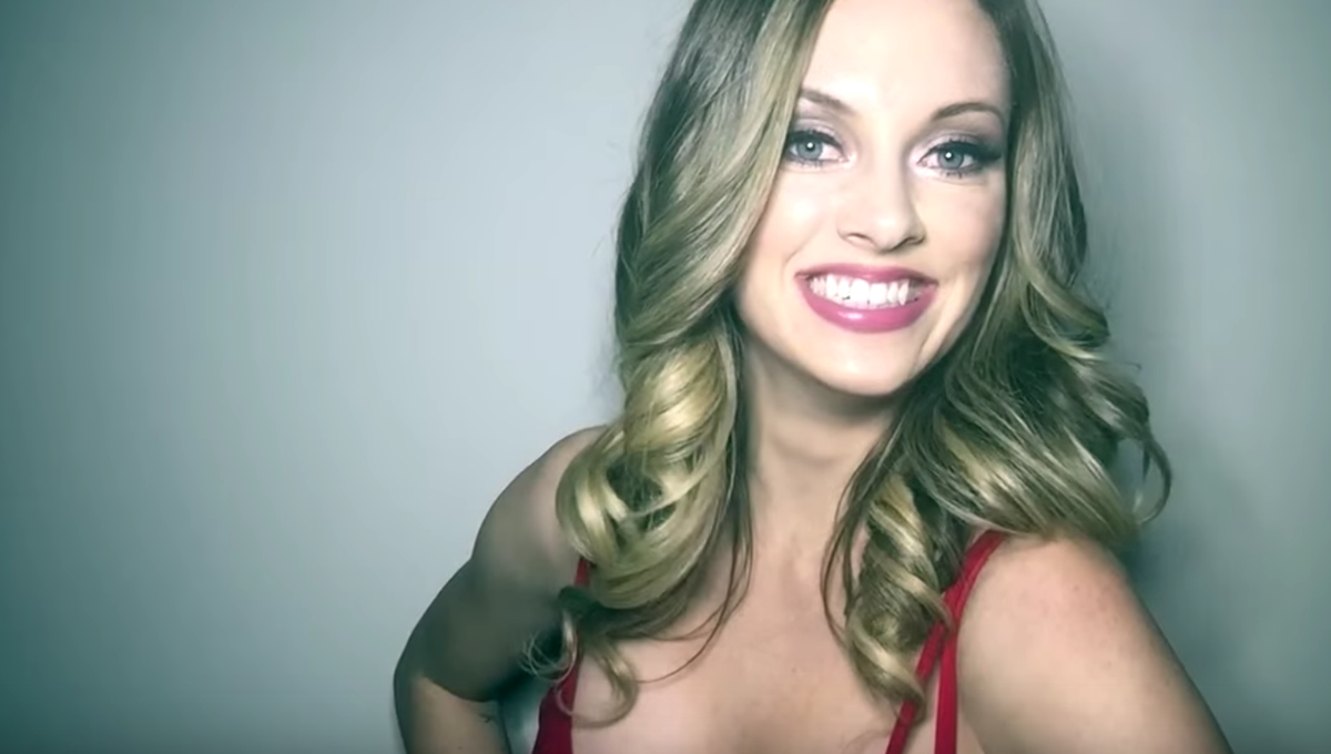Video hot blonde girl Emily Ratajkowski