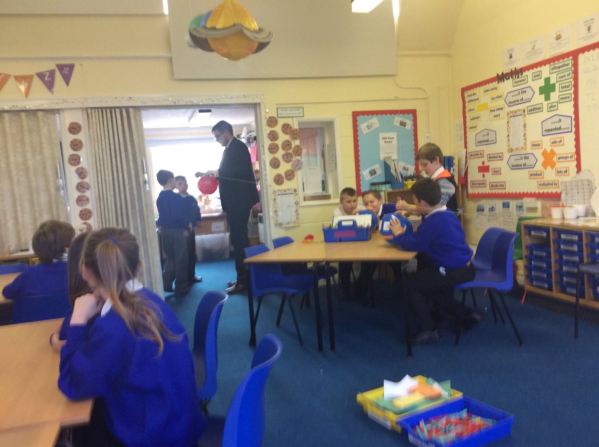 Benjamin_Adlard's tweet image. We had great fun in Year 5 making balloon rockets #spacedesigns