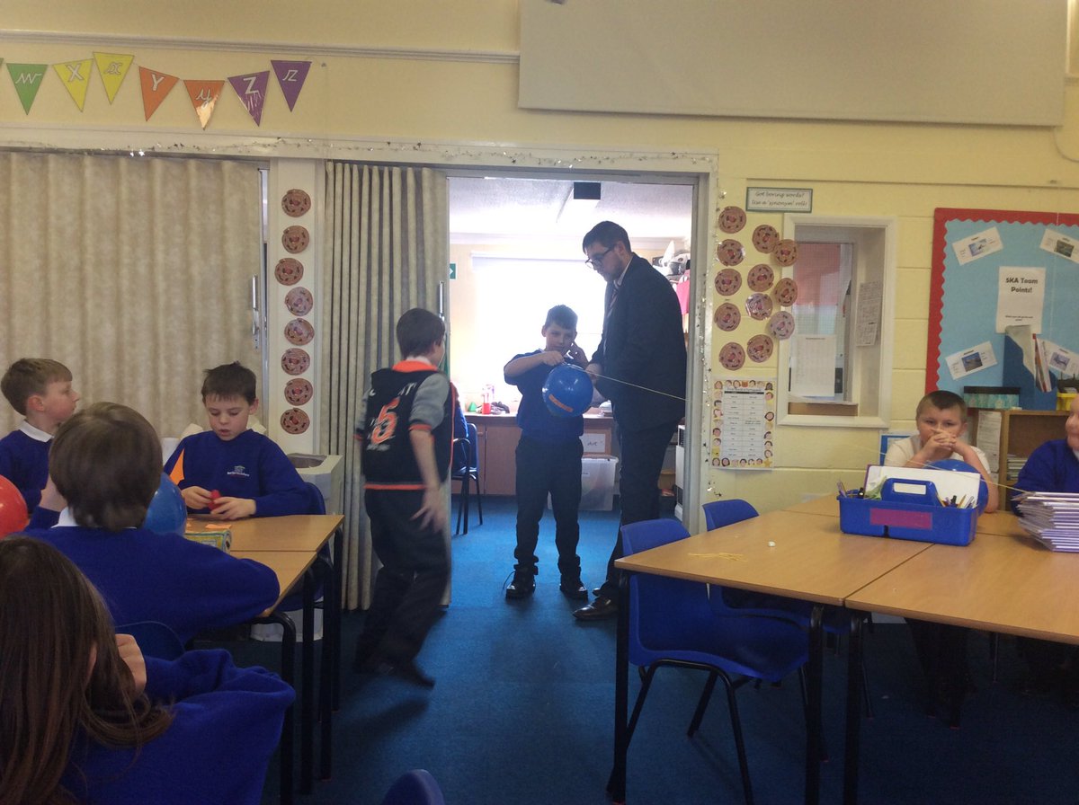 Benjamin_Adlard's tweet image. We had great fun in Year 5 making balloon rockets #spacedesigns