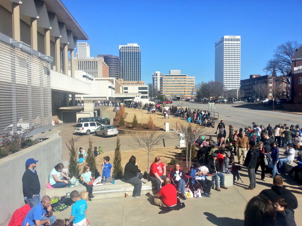 tulsaforbernie's tweet photo. What a line!! Oklahomans are showing up in droves! #FeelTheBern #Tulsa #BernieInTulsa https://t.co/slsHUtLUGs