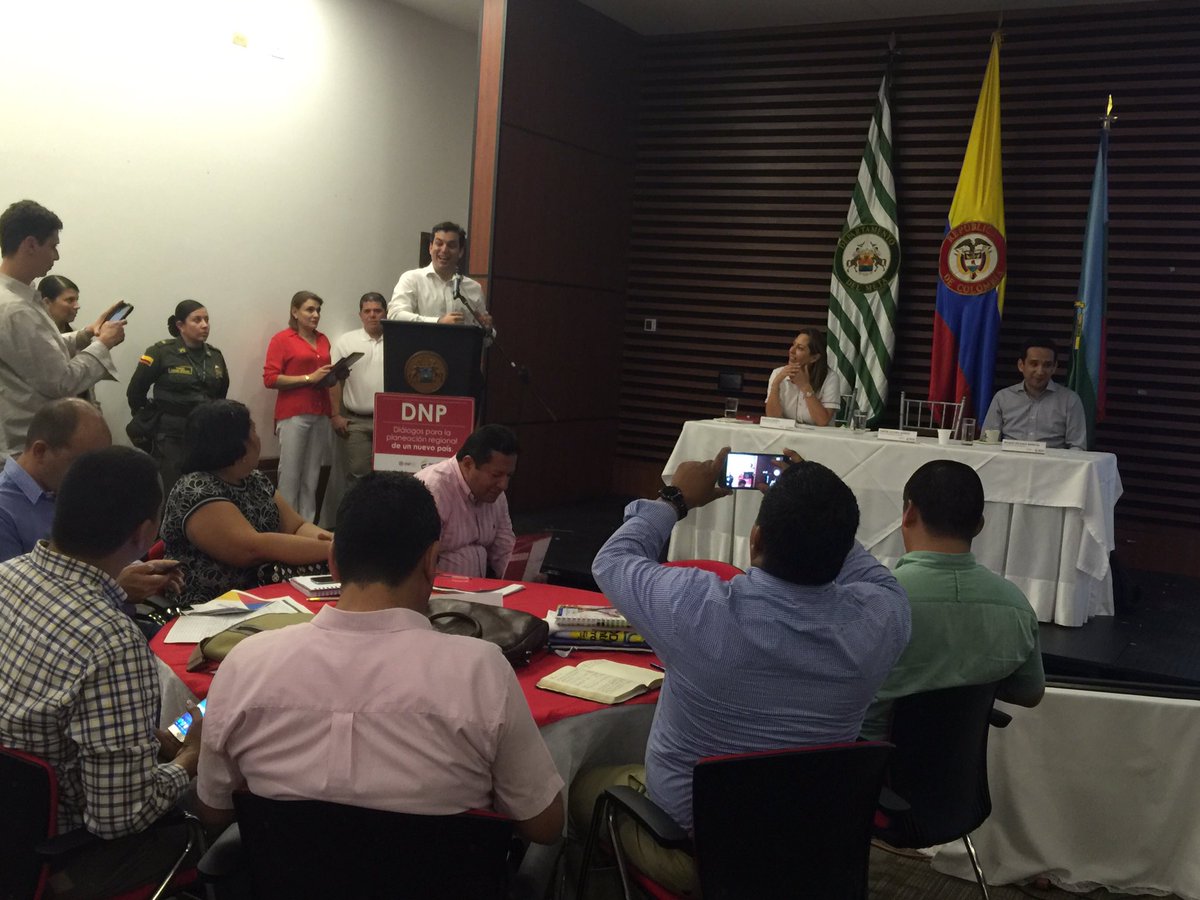 cobarafael's tweet photo. @Ministerio_TIC participa en regiones con @DNP_Colombia para construcción de PDD y PMD https://t.co/67gdwPXJrb