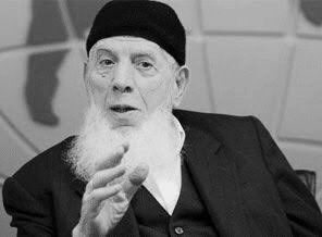 Bir âlem daha öldü.
Bediüzzaman Said Nursî Hazretleri'nin talebesi Kırkıncı Hocaefendi dâr-ı bekâya irtihal eyledi.