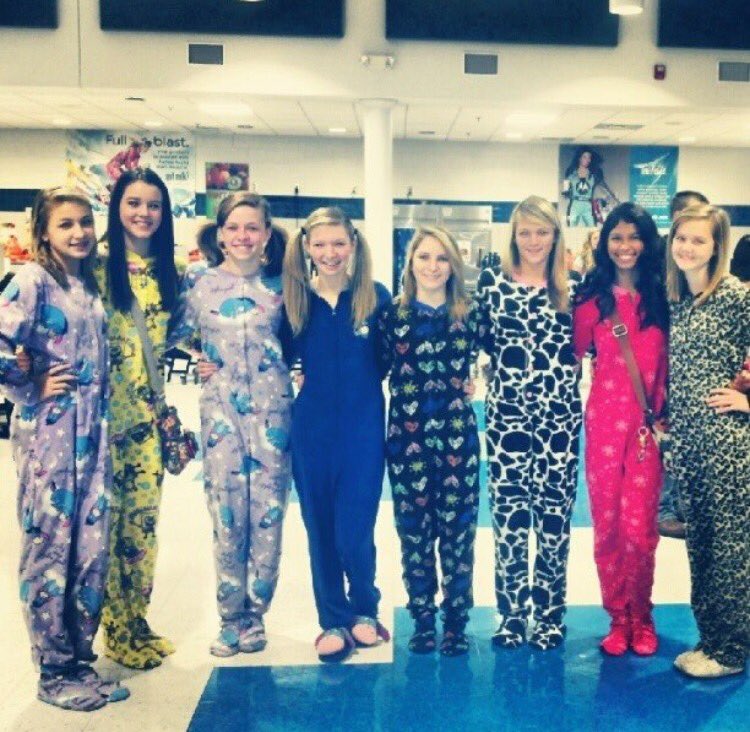 makenzie_divina's tweet image. #seniorvideo