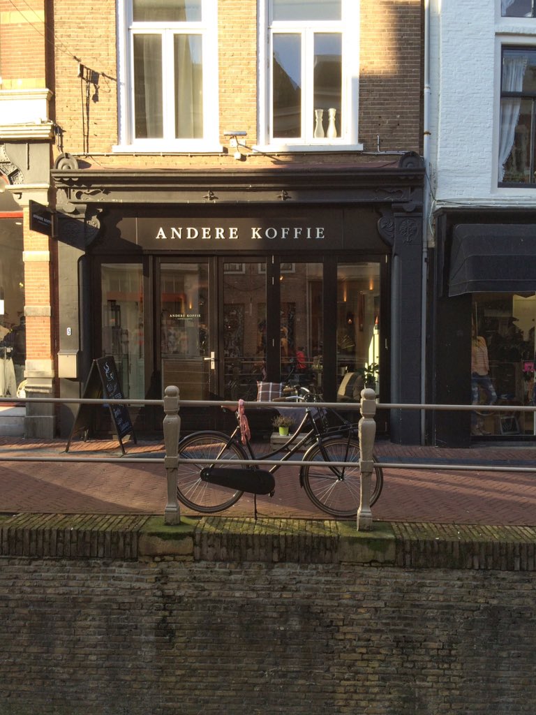 LyckeLikes's tweet photo. Lycke en ik gingen shoppen in #Leeuwarden en koffie drinken bij hotspot @anderekoffie! https://t.co/hSc50gNNUg https://t.co/KRS0FvyPqB