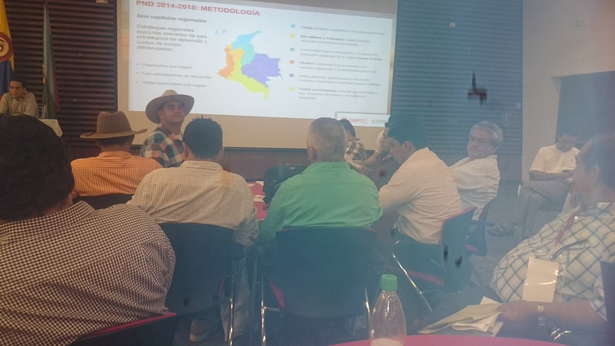CorpofuturoONG's tweet photo. Con el dr. Simon Gaviria @DNP_Colombia capacitación #PDT en @goberdelmeta con @marcela_amayag  y alcaldes del #Meta https://t.co/XvqMlMIoru