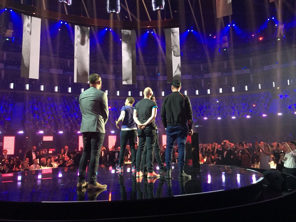 coldplay's tweet photo. Best British Group! #ColdplayBRITs https://t.co/DARGRfooAv