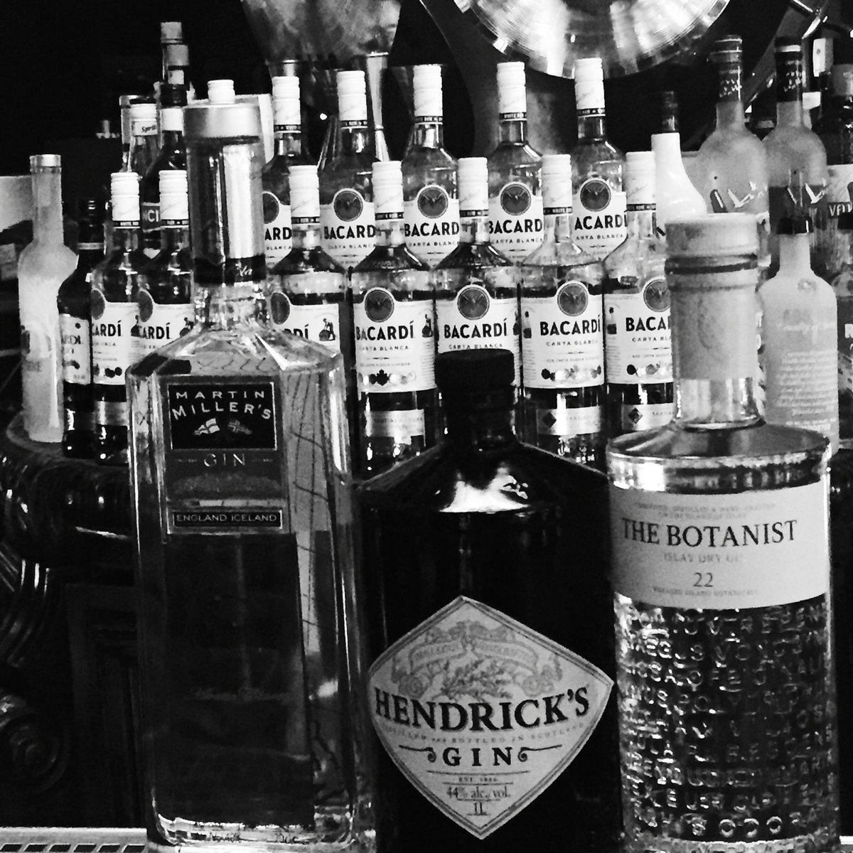 gusabrizuela's tweet photo. Historias líquidas! El placer de beber#martinmillers #ginhendricks #thebotanist https://t.co/O1aGBlC5w4