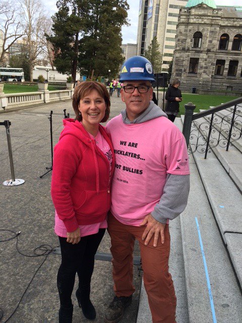 RobTournourMaso's tweet photo. Rob met @christyclarkbc today #PinkShirtDay #antibullying #yyj #PinkShirtPromise #EndBullying https://t.co/Gx5AROTdox