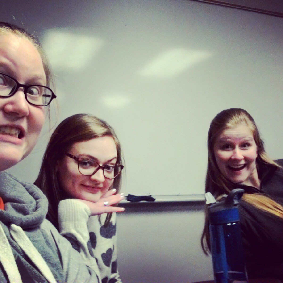 HardingForLang's tweet photo. Nous parlons franΓ§ais avec chic!#discoverlanguages #HUforeignlanguageweek https://t.co/rhmXNiEAzy