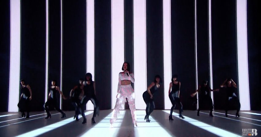 GGNewMusic's tweet photo. .@rihanna is performing at The Brit Awards right now. Watch live: https://t.co/Adgb9rTVwi #BRITs2016 https://t.co/N37puDZDOn
