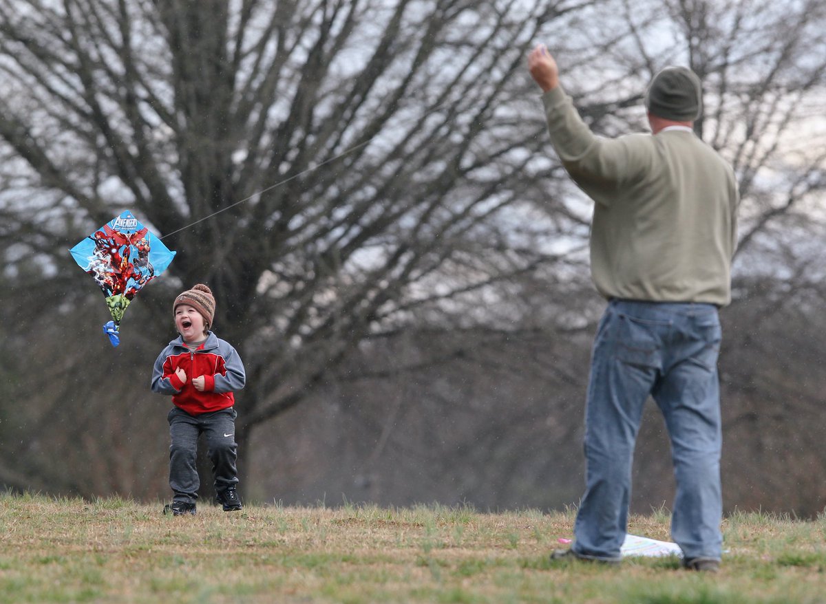 SeftonIpock's tweet photo. Perfect windy day in the Upstate to go fly a kite. #FeatureHunt @independentmail https://t.co/rAJHeb8l2C