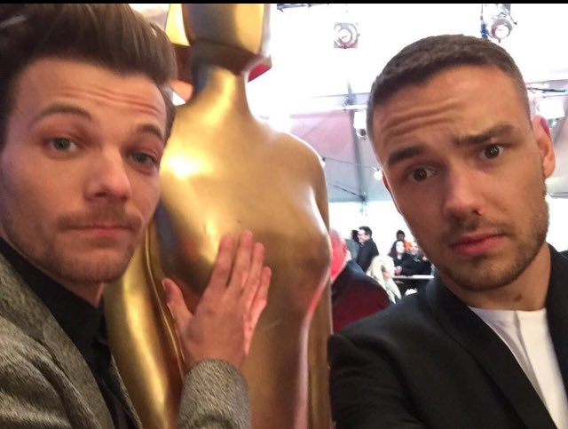 KristenHaig's tweet photo. The best photo ever 👌🏽😂
@Louis_Tomlinson &amp; @Real_Liam_Payne 
#BRITVIDONEDIRECTION https://t.co/20fJixtXI9