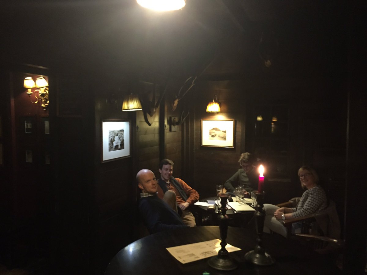 vdhfrederik's tweet photo. @JCIWaregem gamification... Mooie ideeën, leuke gesprekken en lekker Guinness... What else? https://t.co/mL5QRw0nzO