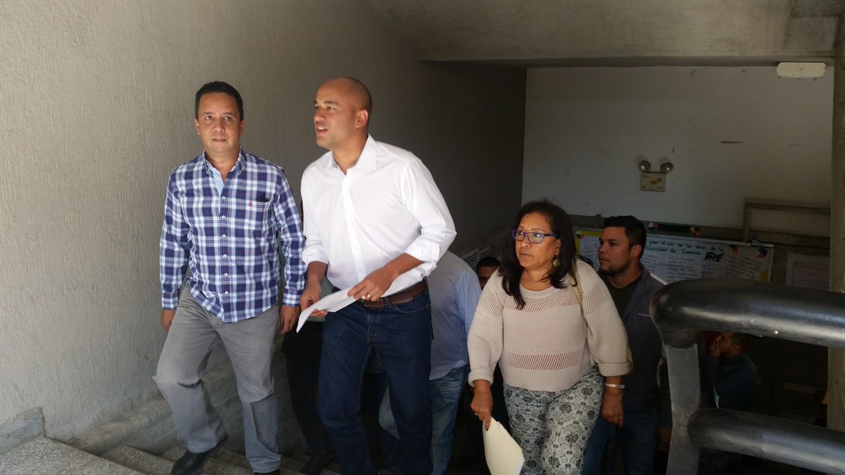 HectoRodriguez's tweet photo. Acabamos de finalizar una asamblea de trabajo con profesores y estudiantes de la Universidad de Carabobo https://t.co/oi2yxVKXdL