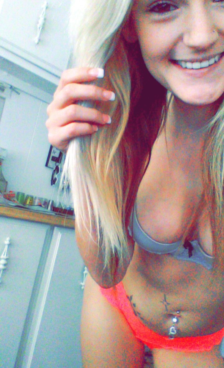 HopeHarperXXX's tweet photo. I love dancing around the house listening to music #teaser #dancingupastorm #SmileMore @Natuky85 @Upskirt_Images https://t.co/zbdDAYzumu