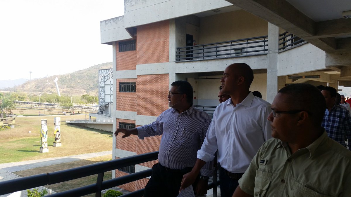 HectoRodriguez's tweet photo. Acabamos de finalizar una asamblea de trabajo con profesores y estudiantes de la Universidad de Carabobo https://t.co/oi2yxVKXdL