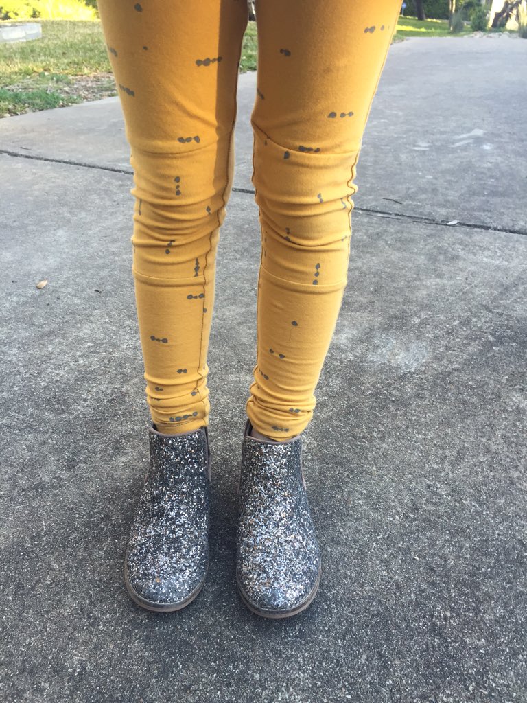 CitizenSmalls's tweet photo. Almost to production! Can't wait to get these scrunch knee patch leggings on your small citizen. #iamcitizensmalls https://t.co/vlvRFAyaah