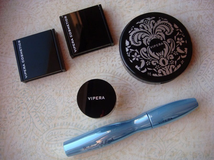 ViperaNYC's tweet photo. Galaxy Loose Eye Shadow (141)  loose navy shade with flecks Very saturated and is ideally suited to evening makeup https://t.co/ULxDAu4Bge