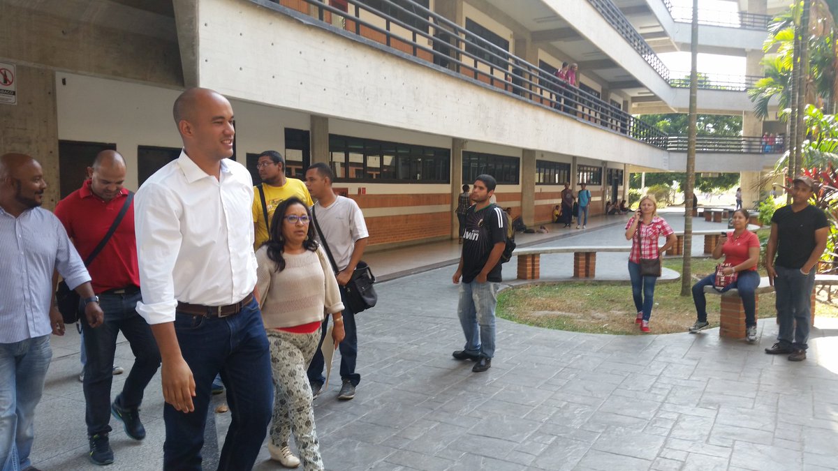 HectoRodriguez's tweet photo. Acabamos de finalizar una asamblea de trabajo con profesores y estudiantes de la Universidad de Carabobo https://t.co/oi2yxVKXdL