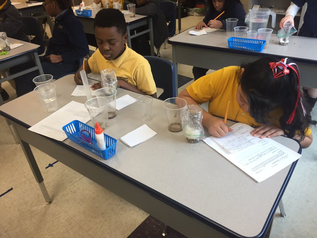 EEPIndiana's tweet photo. Modeling speleothem formation in the lab today to make new discoveries! #EEProcks #scienceed https://t.co/bOhwmnhQSE