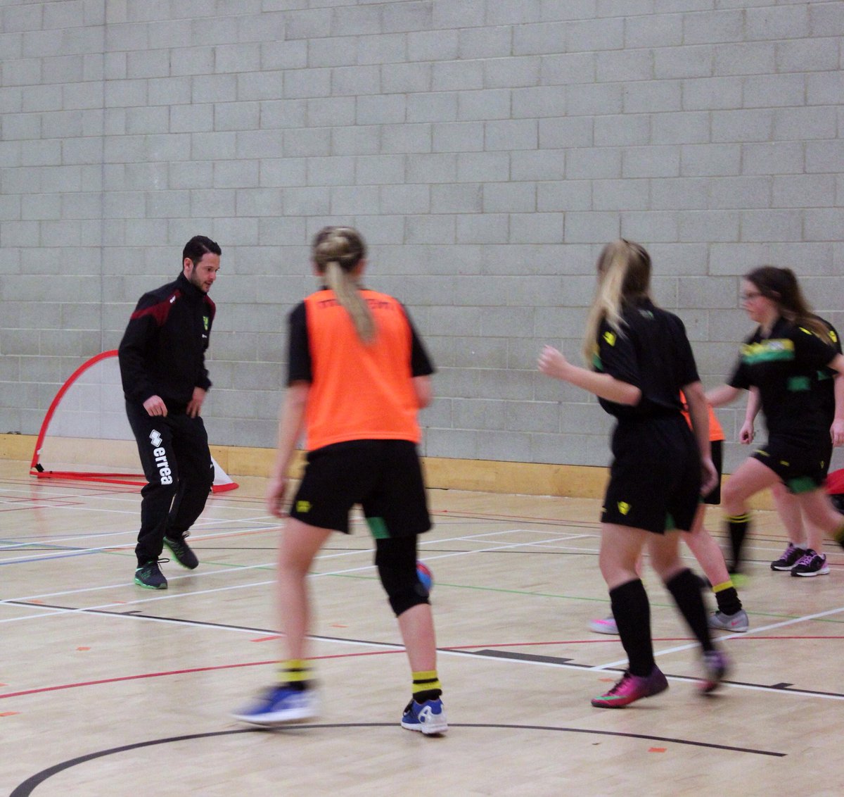 HannahR7417's tweet photo. Had a great session and espically playing with @MrMattJarvis⚽️⚽️⚽️ncfc ❤️ https://t.co/7IjXws0d9o