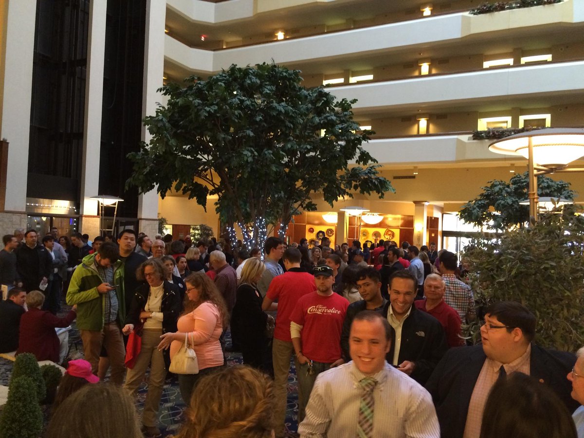 SteveBowenNH's tweet photo. Huge wrap around crowd waiting to see @marcorubio in Houston! #TXPrimary https://t.co/NoHOcAtxpz
