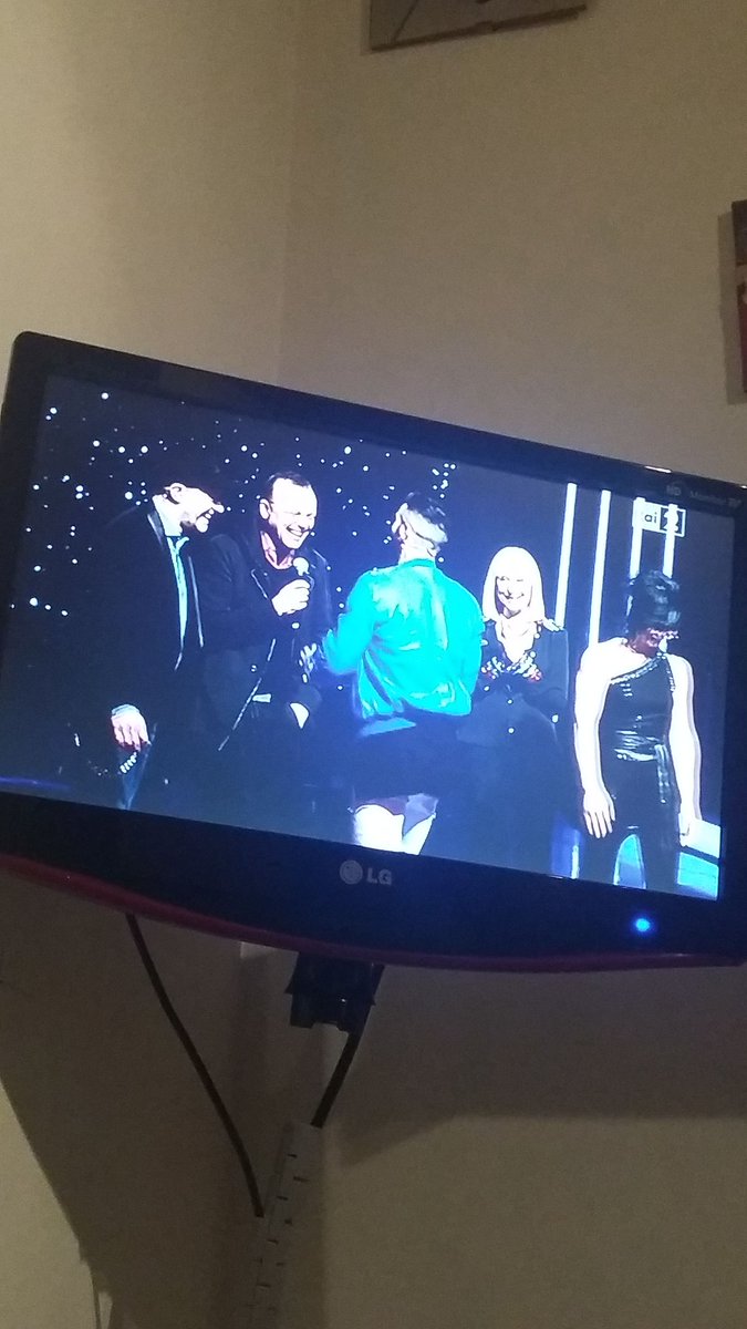 SCastoro1999's tweet photo. Compleanno in famiglia e noi ti guardiamo lo stesso su Rai 2, grazie  @_GigiDAlessio_  #BuonCompleannoGigiDAlessio https://t.co/z2T6aK2U9q
