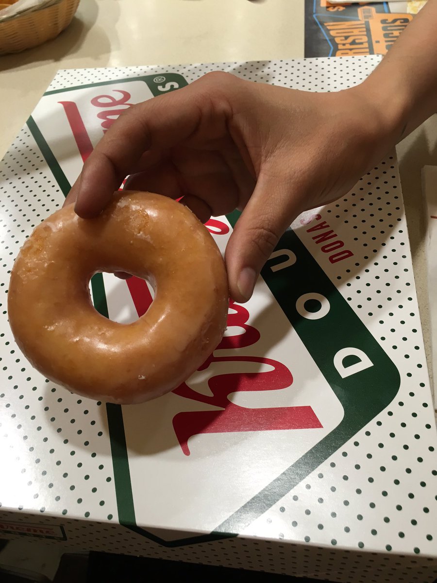 notasparati's tweet image. Estamos en sesión con CD9 y nos trajeron un regalito cortesía de @MexKrispyKreme 🙊😋 Gracias por las donas! 🍩😍😁