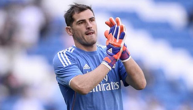 marca's tweet photo. Maldita vergüenza. Lo que dijo @BertinOsborne sobre la despedida de Casillas https://t.co/9IL8hECC10 #bertineIker https://t.co/Hq0Kyk8sYQ