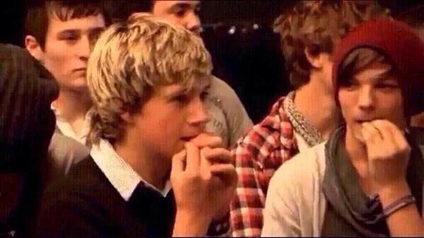 OhshitniceD's tweet photo. Весь фандом сейчас:
 #BRITVIDONEDIRECTION https://t.co/9r4hqQ1orL