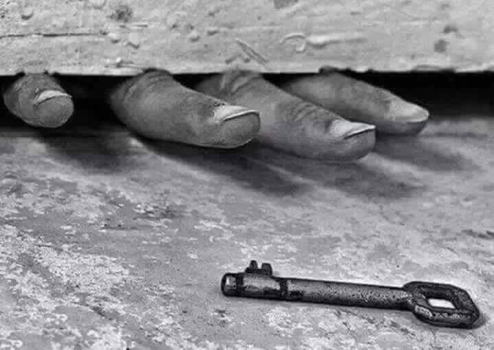 اني من انشر #------حزن......
#لحد يضوج
لئن باب #-----الفرح....
#ما لوح ---مفتاحه ؟؟؟؟